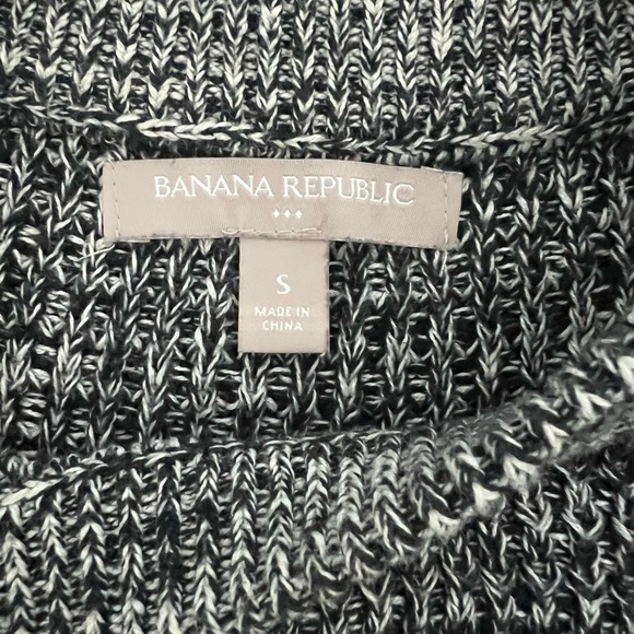 Classic Banana Republic Pullover - Picture 3 of 3